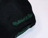 Kšiltovka Mitchell & Ness 8 Bit XL Classic Red Milwaukee Bucks Black