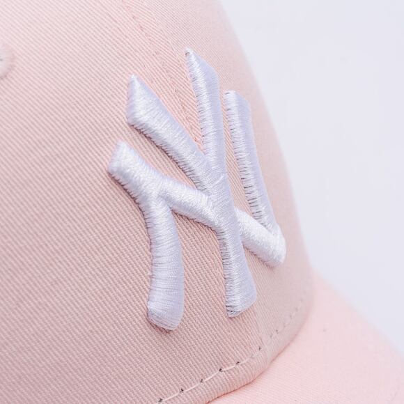 Dámská Kšiltovka New Era - MLB Essential 9FORTY - NY Yankees - Pale Pink