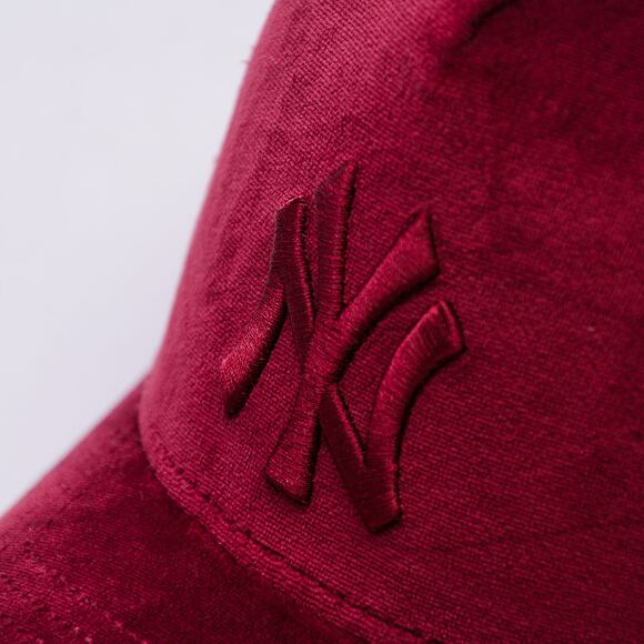 Kšiltovka New Era - MLB Velour 9FORTY Trucker - NY Yankees - Burgundy