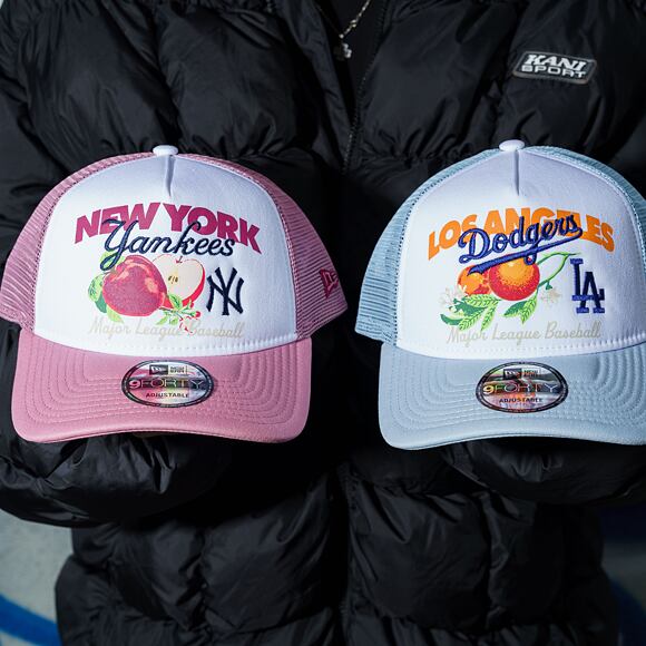 Kšiltovka New Era - MLB Fruit Graphic 9FORTY Trucker - NY Yankees - Pink