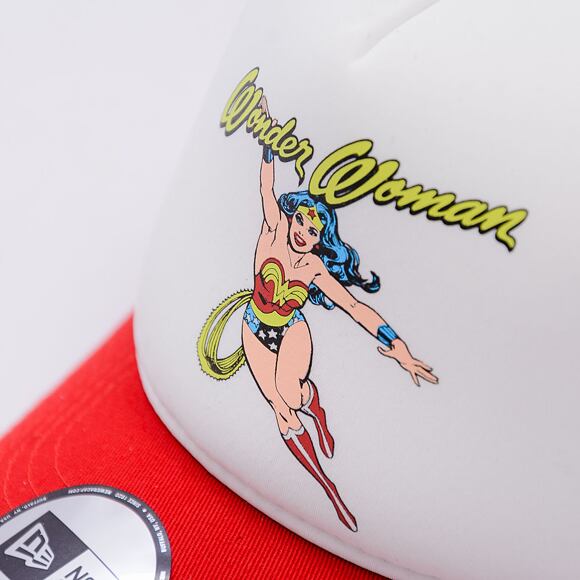 Dětská Kšiltovka New Era - Warner Bros Wonder Woman 9FORTY Trucker - Scarlet