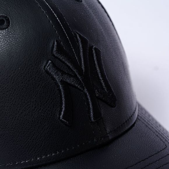 Dámská kšiltovka New Era - 9FORTY Faux Leather - NY Yankees - Black