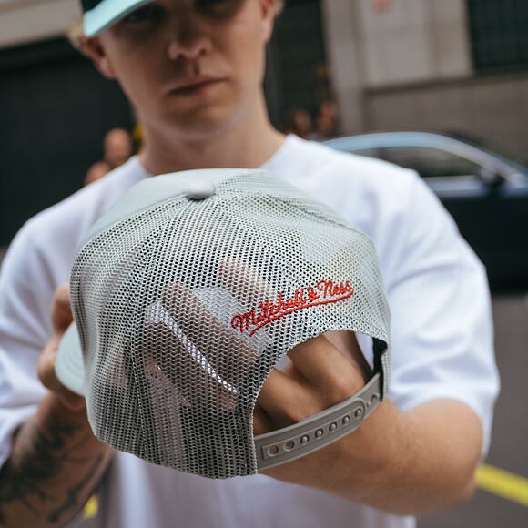 Kšiltovka NBA Glow Up Trucker Chicago Bulls Grey