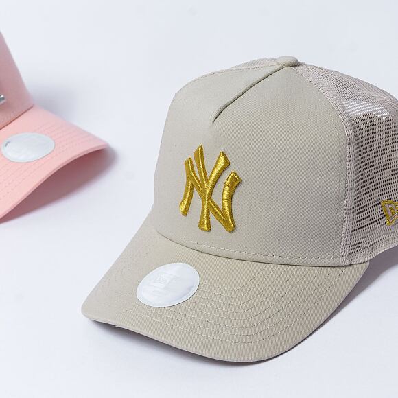 Dámská kšiltovka New Era - 9FORTY Trucker Metallic - NY Yankees - Stone / Gold