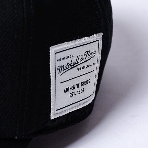 Kšiltovka Mitchell & Ness Branded Essential Strapback Black