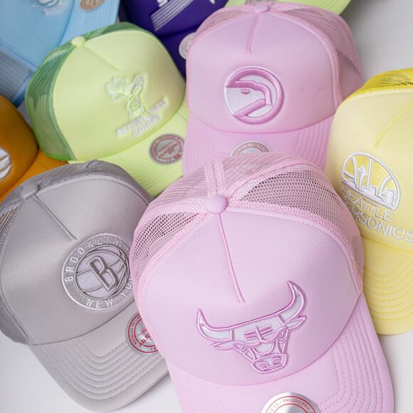 Kšiltovka Mitchell & Ness Chicago Bulls Pastel Trucker Snapback Pink