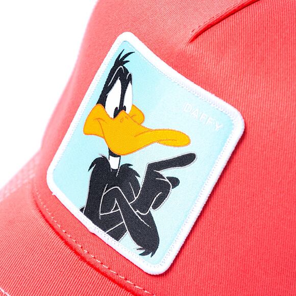 Kšiltovka Capslab Looney Tunes Trucker - Curious Daffy Duck - Coral Red / White