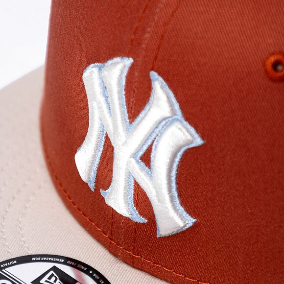 Kšiltovka New Era 9FIFTY MLB Patch New York Yankees Retro - Terracotta / Ivory