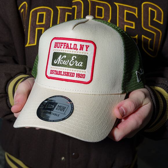 Kšiltovka New Era - Patch 9FORTY Trucker - Cream / New Olive