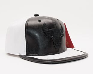 Kšiltovka Mitchell & Ness Day One Snapback Chicago Bulls White / Black