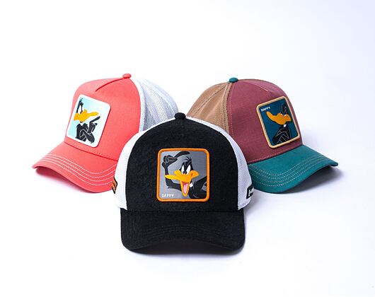 Kšiltovka Capslab Looney Tunes Trucker - Hyped Duffy Duck - Black / White