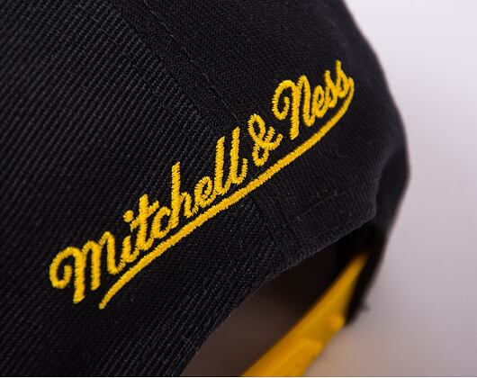 Kšiltovka Mitchell & Ness NBA Day One Snapback Bulls Yellow / Black