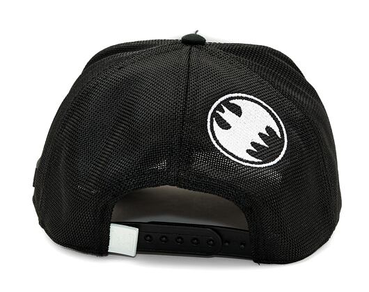 Kšiltovka Capslab DC Comics Trucker - Batman Sign - Black