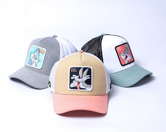 Kšiltovka Capslab Looney Tunes Trucker - Bugs Bunny Making Fun - Stone / Coral Red