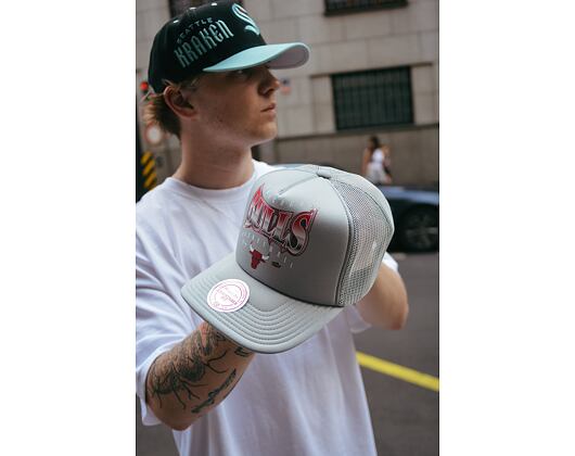 Kšiltovka NBA Glow Up Trucker Chicago Bulls Grey