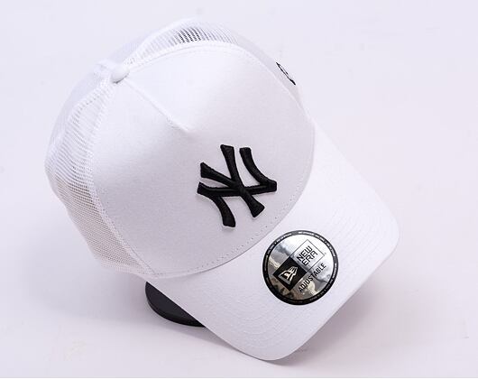 Kšiltovka New Era - MLB Essential 9FORTY Trucker - NY Yankees - White