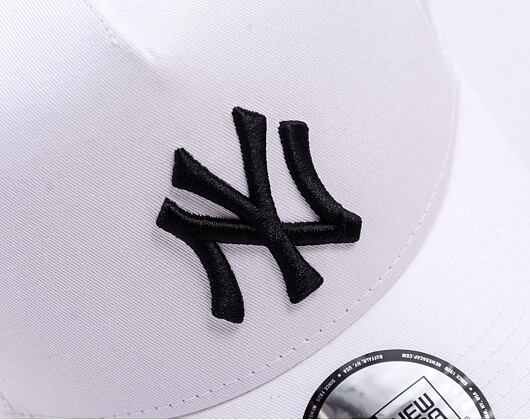 Kšiltovka New Era - MLB Essential 9FORTY Trucker - NY Yankees - White