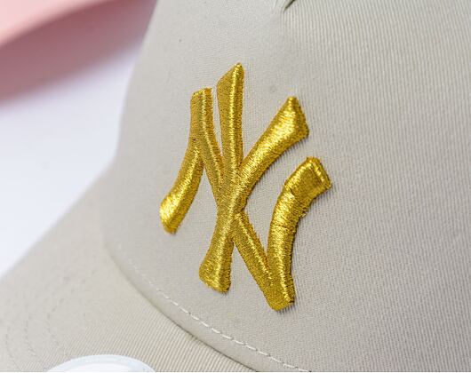 Dámská kšiltovka New Era - 9FORTY Trucker Metallic - NY Yankees - Stone / Gold