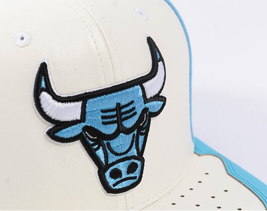 Kšiltovka Mitchell & Ness - Day One Snapback - Chicago Bulls - WHITE/LIGHT BLUE