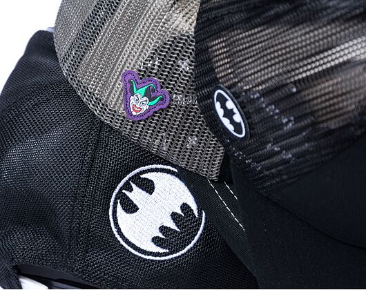 Kšiltovka Capslab DC Comics Trucker - Batman Sign - Black