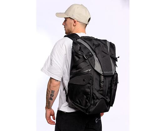 Batoh Oakley - Latitude Flex Pack - Blackout