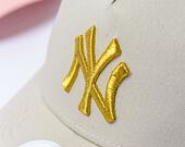 Dámská kšiltovka New Era - 9FORTY Trucker Metallic - NY Yankees - Stone / Gold